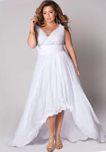 White dress for plus size women: trendy fashion of white color