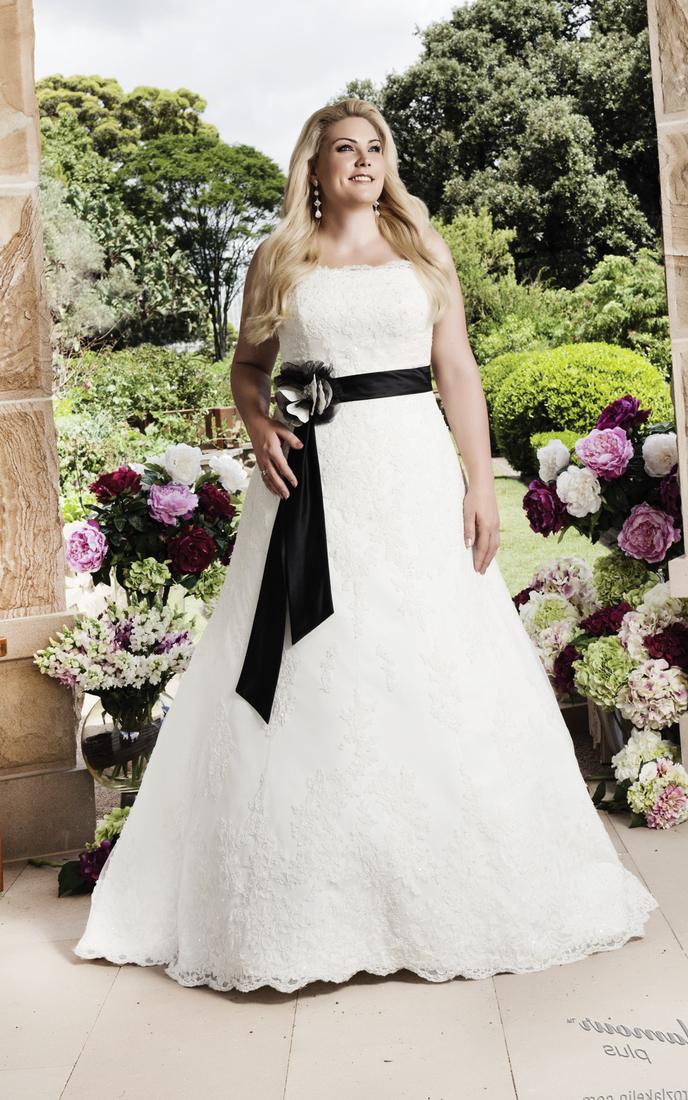 Glamour-plus-size-wedding-dress-roz-la-kelin-
