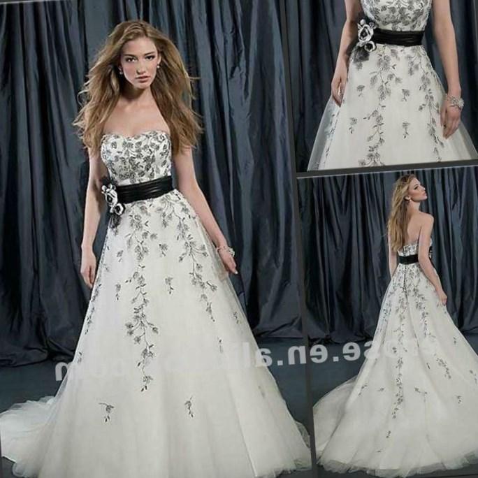 Plus Size Black And White Wedding Dresses With Sleeves